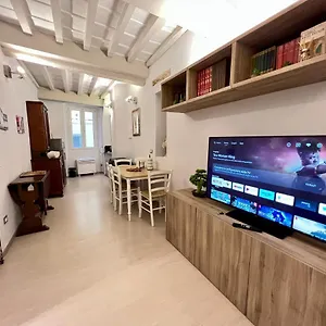 Apartment Sweet House Near Piazza Della Signoria 
